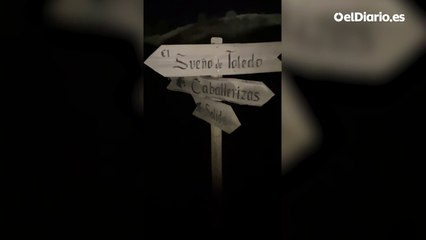 El camino y entrada del parque de los trabajadores de Puy du Fou