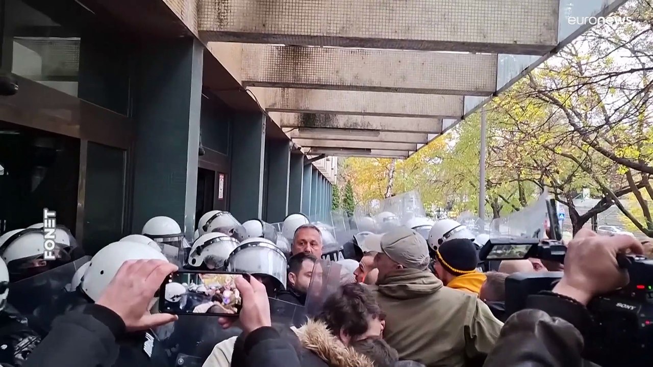 صربيا: اعتقال 11 شخصاً بعد انهيار سقف محطة للقط...