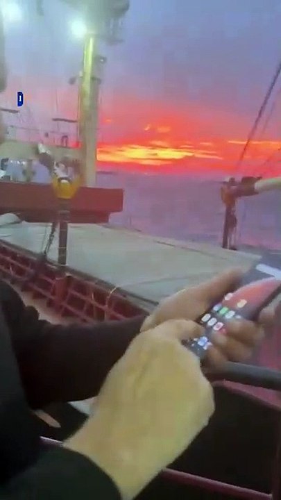 İstanbul'da denizin ortasında panik anları: 2 gemi lodosun etkisiyle böyle çarpıştı!