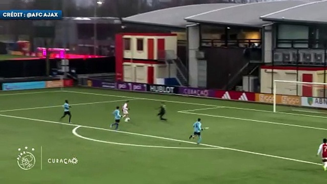 Le but plein de sang-froid d'Abdellah Ouazzane avec l'Ajax