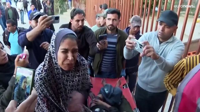 من سيناديني ماما الآن؟ .. أم فلسطينية تودّع أطفالها الثلاثة بعد غارة إسرائيلية على غزة