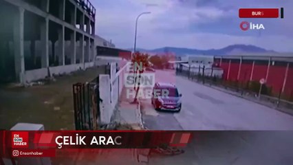 Bursa'da inşaatın çatısından kopan 5 metrelik çelik aracın tavanına saplandı