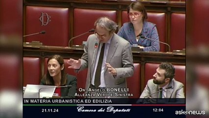 Bonelli in aula alla Camera canta "Il ragazzo della via Gluck"