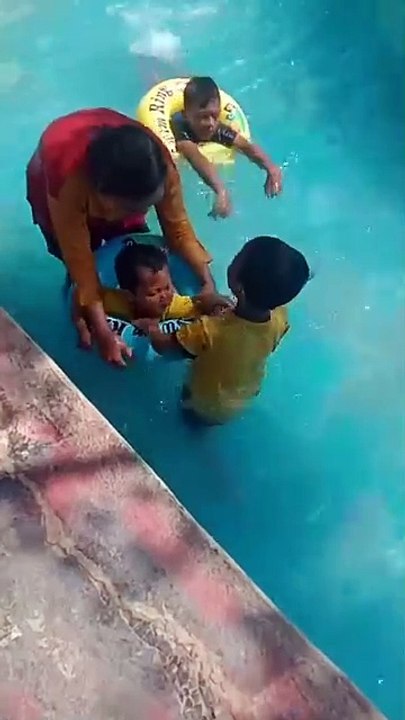 Elfathan Alfarezy belajar berenang