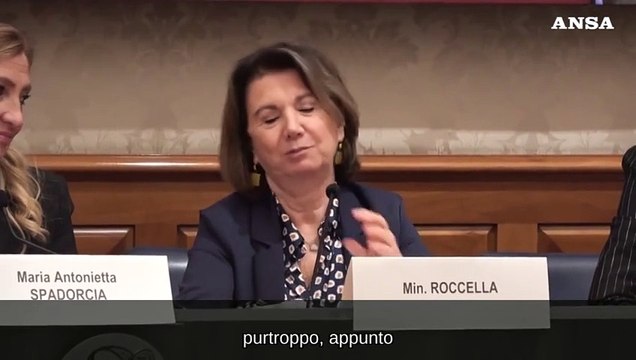 Roccella: Uomini, non abbiate paura della liberta' femminile, arricchisce tutti