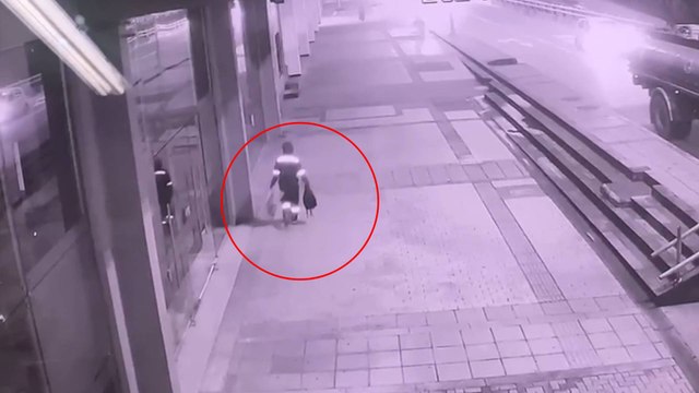 Revelan video del momento exacto de la instalación del explosivo dirigido al Inpec en Bogotá Revelan video del momento exacto de la instalación del explosivo cerca del Inpec en Bogotá