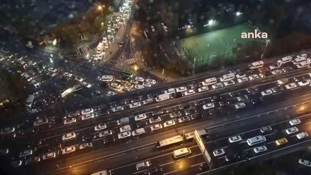 İstanbul'da akşam trafiğinde yoğunluk yaşanıyor