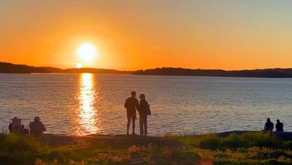 Giờ em khóc nước mắt ai lau - Tác giả Thiên Tú