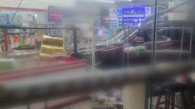 대구에서 차량 편의점으로 돌진...3명 병원 이송 / YTN