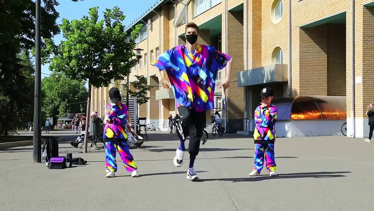 Walking and Dancing in Sync #shorts #trending #viral #asmr #relax