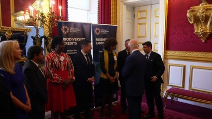 King meets scientists and business leaders at reception