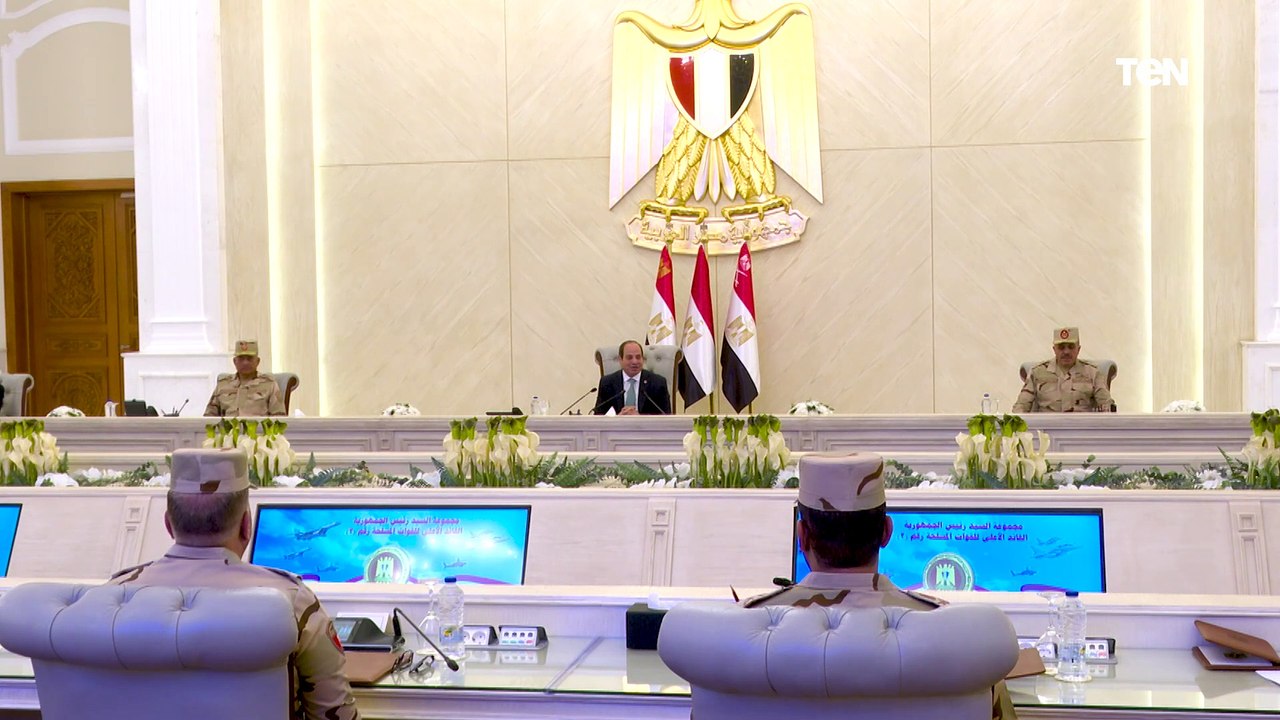 الرئيس السيسي يجتمع بعدد من قادة القوات المسلحة بمقر القيادة الاستراتيجية بالعاصمة الإدارية الجديدة