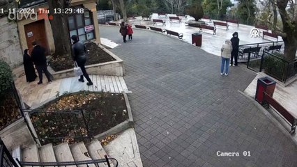 Beykoz'da şiddetli rüzgarda ağacın devrilmesi sonucu 1 kişi yaralandı