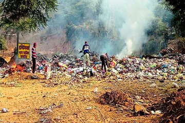 ग्रेप-4 की पाबंदी के बावजूद खुले में जला रहे कचरा... देखें वीडियो