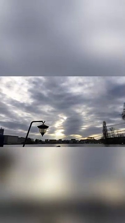 Magischer Aprilhimmel! ☀️🌥️ Skyline, Wasser & Wolken in Bewegung