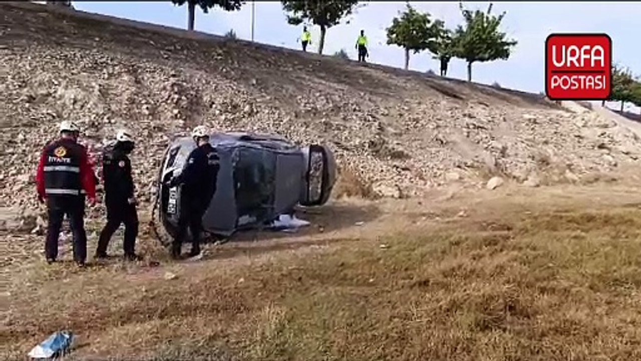 Şanlıurfa’da otomobil şarampole devrildi: 3 yaralı