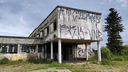 HOSPITAL ABANDONADO - RITUAIS PODEM ESTAR ACONTECENDO POR ALI