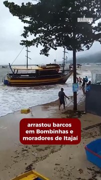 Barcos são arrastados e região fica sem energia elétrica por conta dos fortes ventos