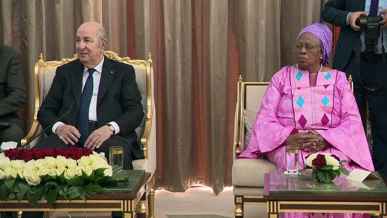 المراسم الكاملة لإشراف رئيس الجمهورية السيد عبد المجيد تبون على أداء اليمين من قِبل السيدة ماري انطوانيت روز كاتر، المديرة العامة التنفيذية للآلية الإفريقية للتقييم من قِبل النظرا