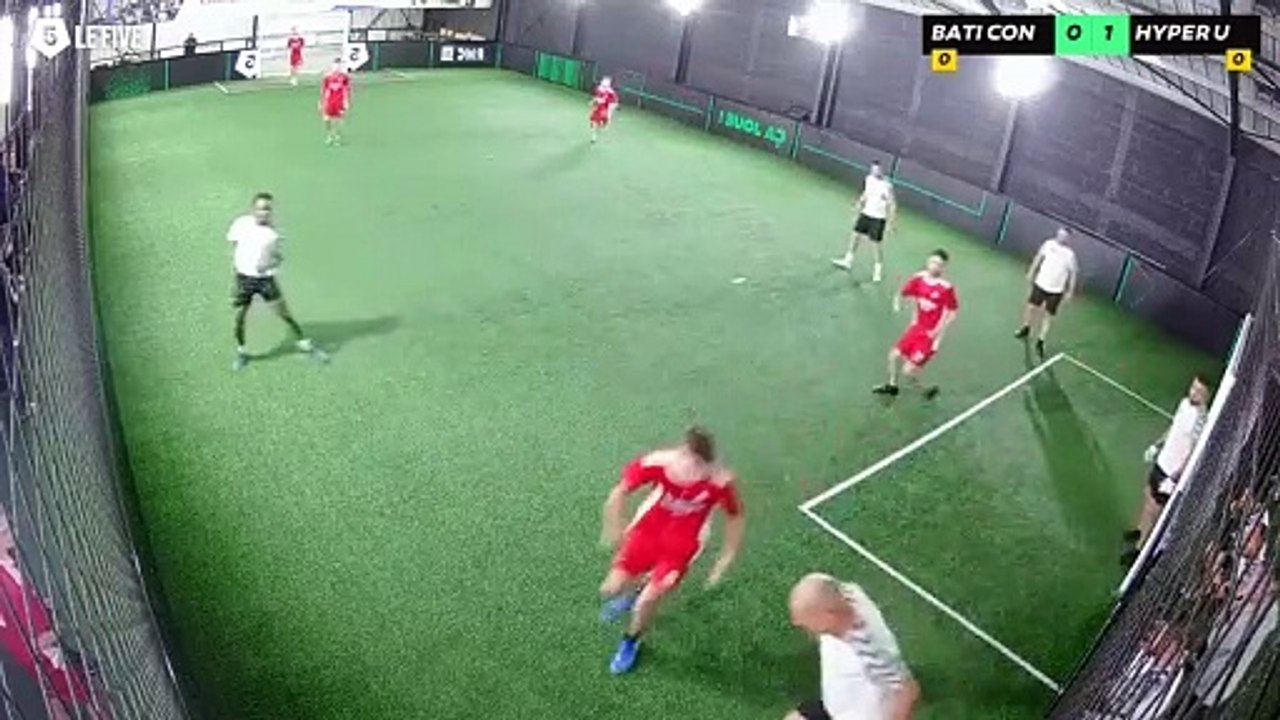 BATI CONSTRUCTION 85 - HYPER U CHALLANS 21/11 à 20:41 - Football Terrain 2 (LeFive Challans)
