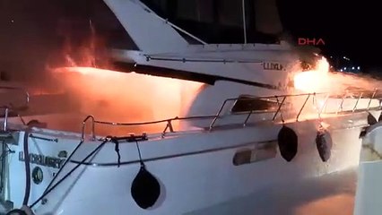 İstanbul-  Fatih'te, sahile demirli teknede yangın