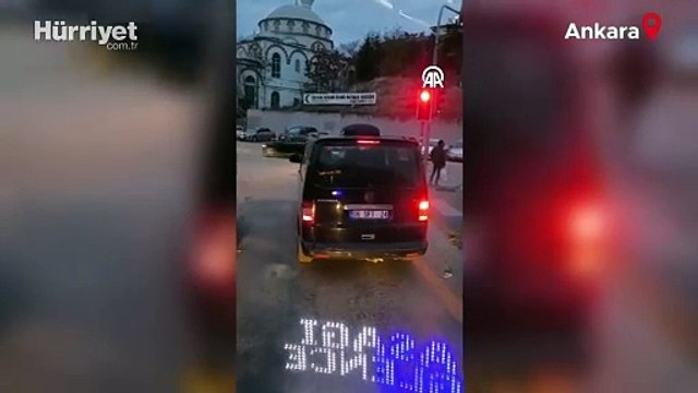 Otobüs şoförü bıçaklı sürücü tarafından tehdit edildi! O anlar cep telefonu kamerasında