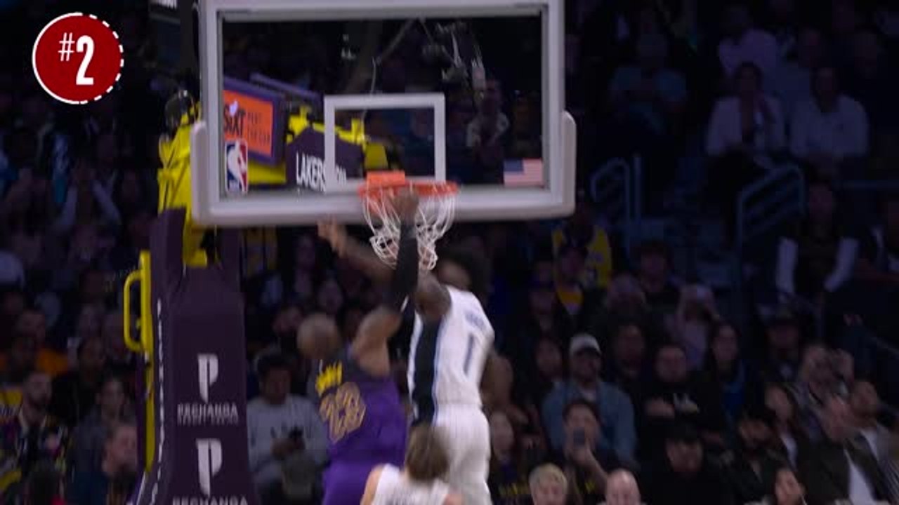 LeBron puts Isaac on a poster
