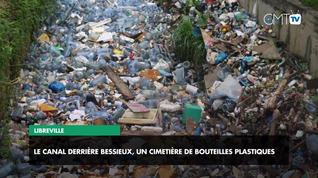 [#Reportage] Libreville : le canal derrière Bessieux, un cimetière de bouteilles plastiques