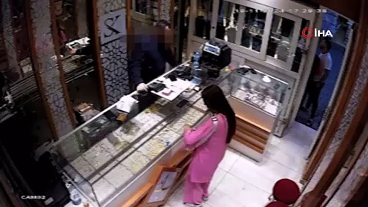 Kuyumcuda düşük ayarlı altın oyunu kamerada