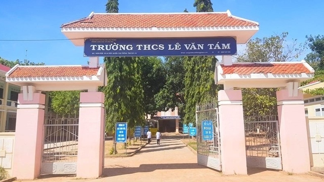 Vụ hiệu trưởng "không chịu" đến trường: Ai trả lương cho giáo viên?