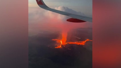 Moment easyJet plane flies over erupting Iceland volcano captured in incredible video