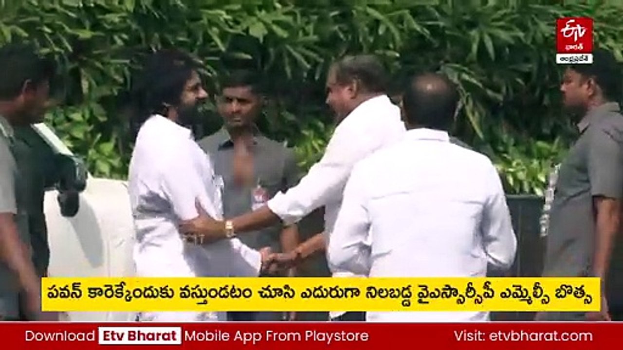 పవన్​ను ఆలింగనం చేసుకున్న బొత్స