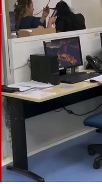 Salão ou UPA? Profissionais da saúde são flagradas fazendo 'babyliss' no cabelo em unidade de atendimento