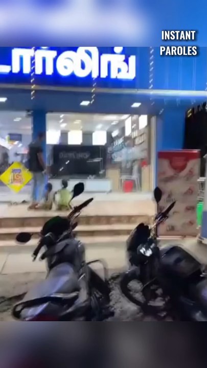 Ce magasin installe une télévision pour les personnes sans-abri dans la rue