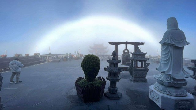 Hiện tượng Phật quang xuất hiện trên đỉnh Fansipan