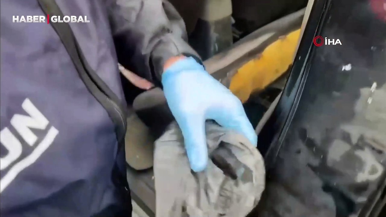 Narkotik dedektör köpeği Tony, araçtaki zulada eroin ve metamfetamin buldu