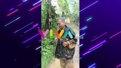 Menyedihkan! Guru Ini Harus Terobos Jalan Rusak Setiap Hari