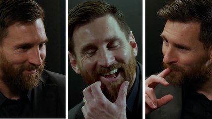 Messi reacciona a los himnos del Barcelona.mp4