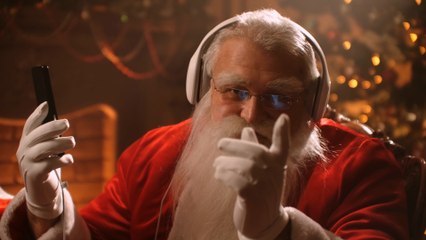 Britain’s Favourite Christmas Songs: The Official Charts tell us more about the hits that get Brits feeling festive