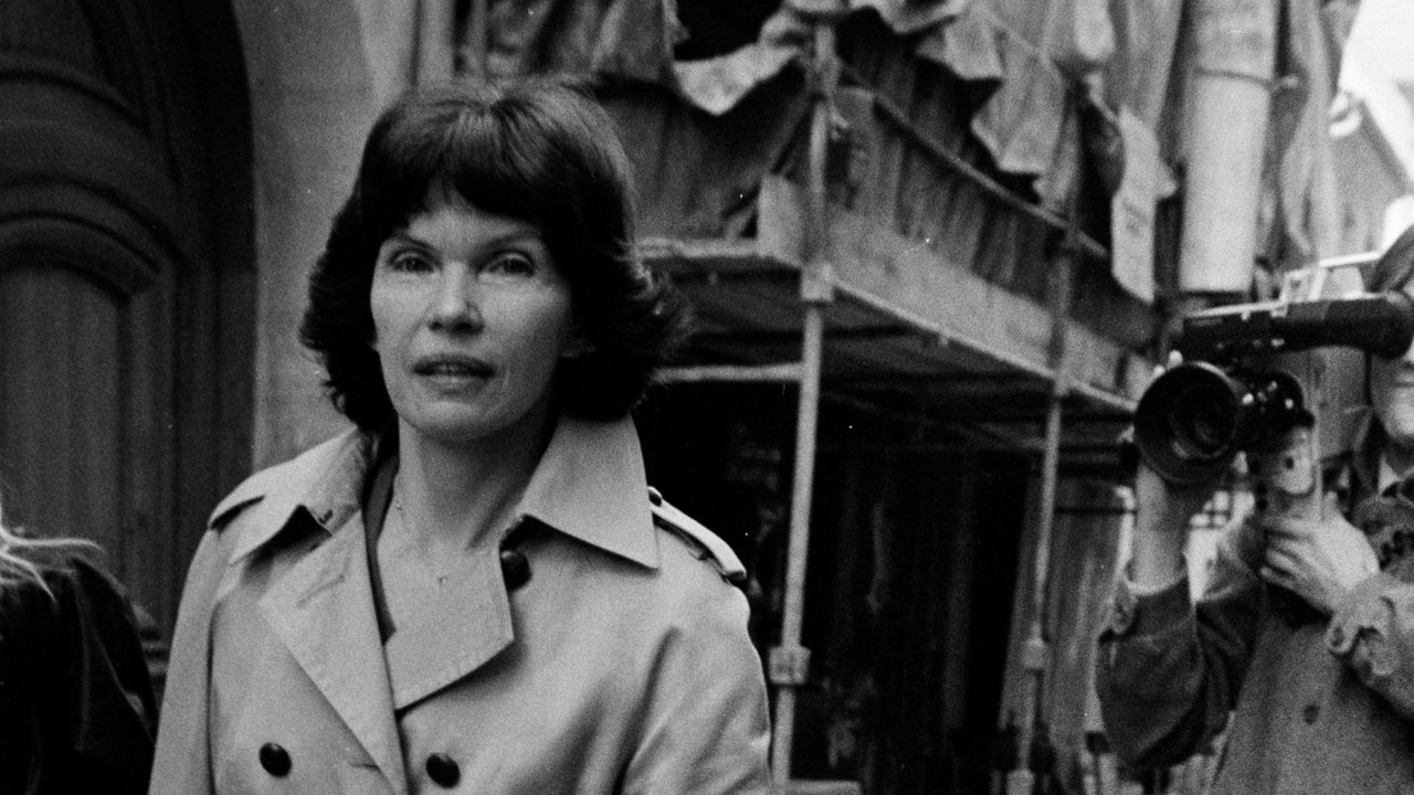 GALA VIDEO - Danielle Mitterrand trompée : cette cruelle réponse de François Mitterrand le jour où elle l’a confronté