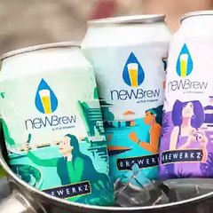 Cervecería artesanal en Singapur presentó una cerveza rubia hecha de aguas residuales