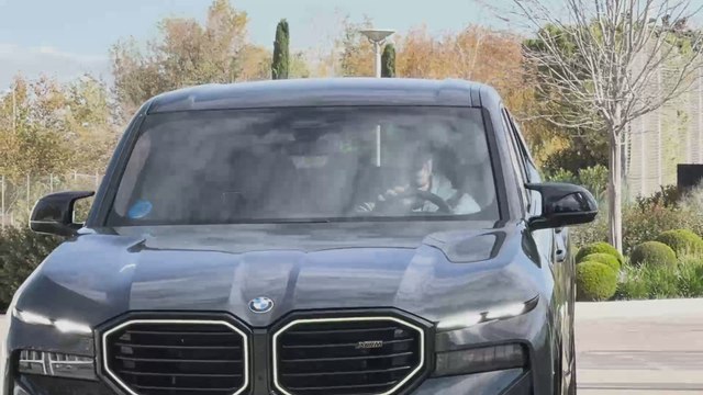 Courtois para con lo aficionados en Valdebebas