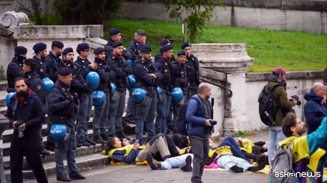 Letame davanti al Viminale, azione Extinction Rebellion per il clima