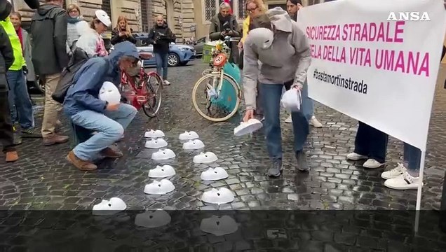 Flash-mob a Roma contro il nuovo codice della strada: Questa riforma non aiuta