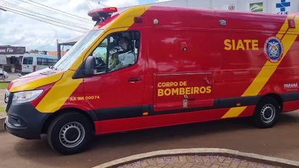 Homem escorrega em piso molhado e é socorrido pelo Siate