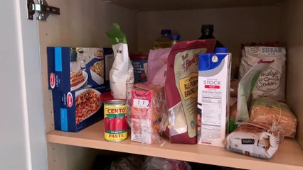 WHAT'S IN MY PANTRY? - Organizing and Cleaning