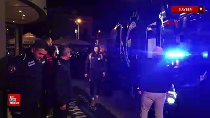 Fenerbahçe kafilesi, Kayseri’de coşkuyla karşılandı