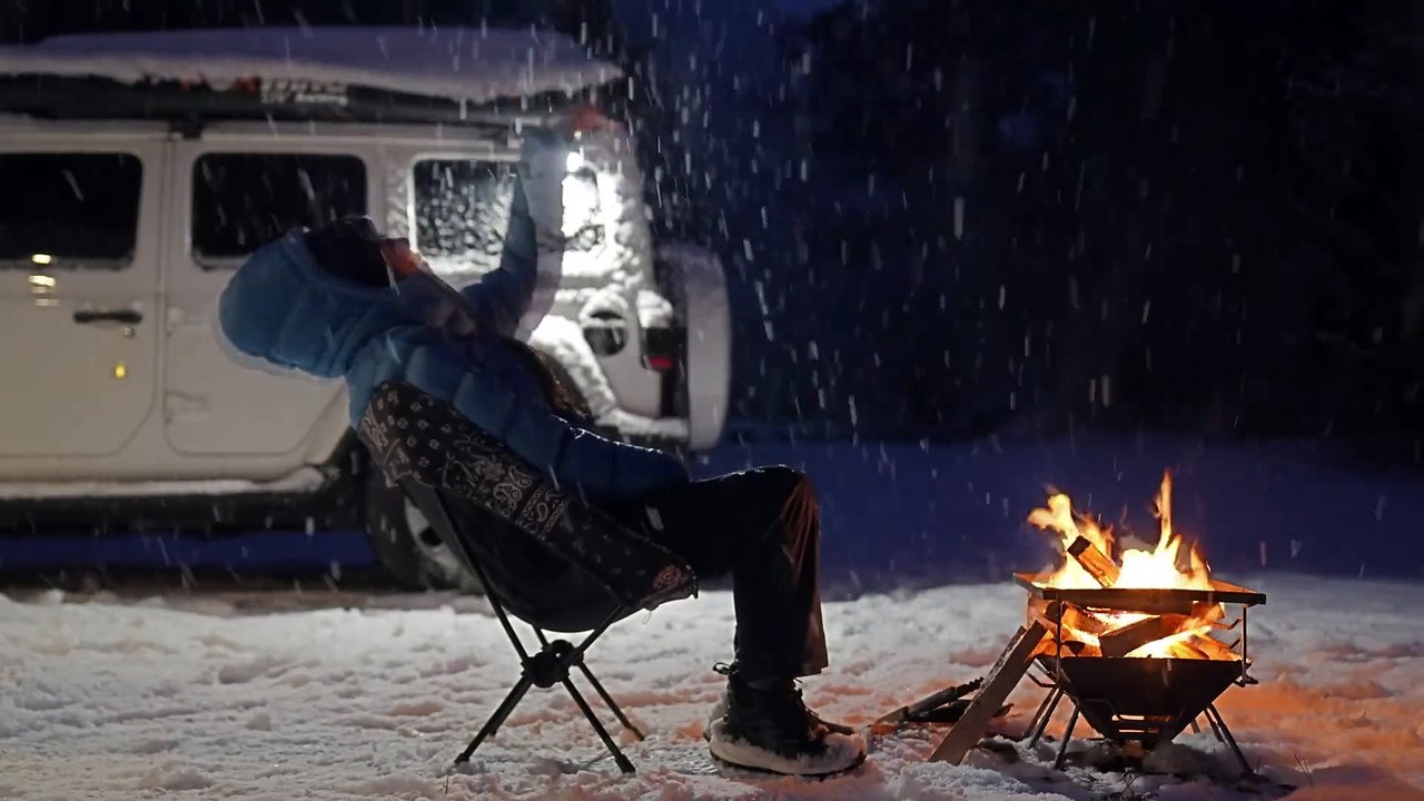 It's so hot, let's watch an episode of snow camping before going to bed to relieve stress and help you sleep. #camping in the snow #Unzip #Shake before going to bed #camping #Outdoor Camping