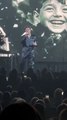 Exclusif - Videos - David Hallyday rejoint sur scène par sa mère Sylvie Vartan et sa soeur Laura Smet lors de son concert de sa tournée 