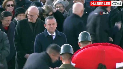 Özgür Özel, Öğretmenlerle birlikte Anıtkabir'i ziyaret etti